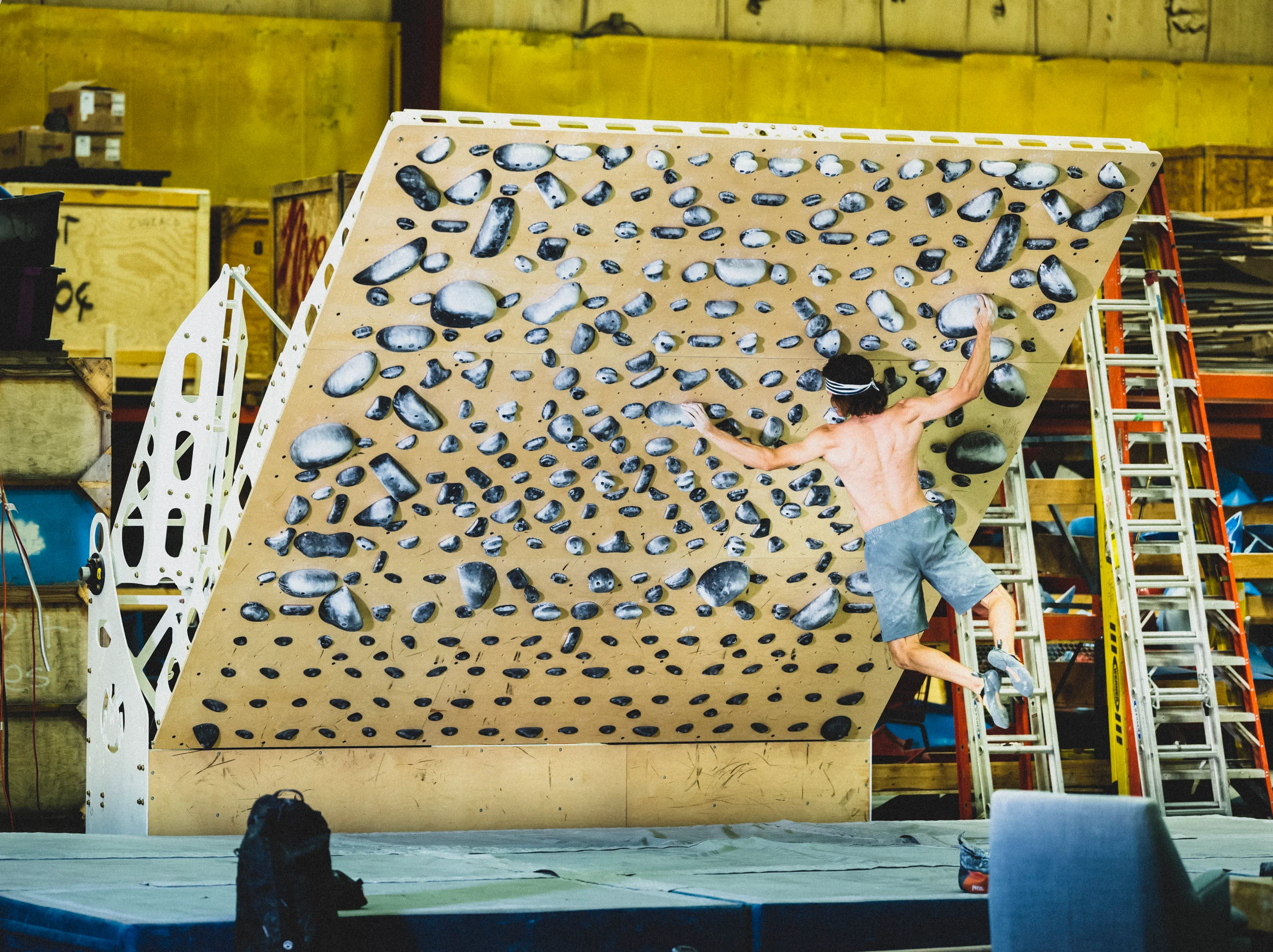 A Grasshopper Board: mixed comp-style shapes and volumes on an adjustable panel